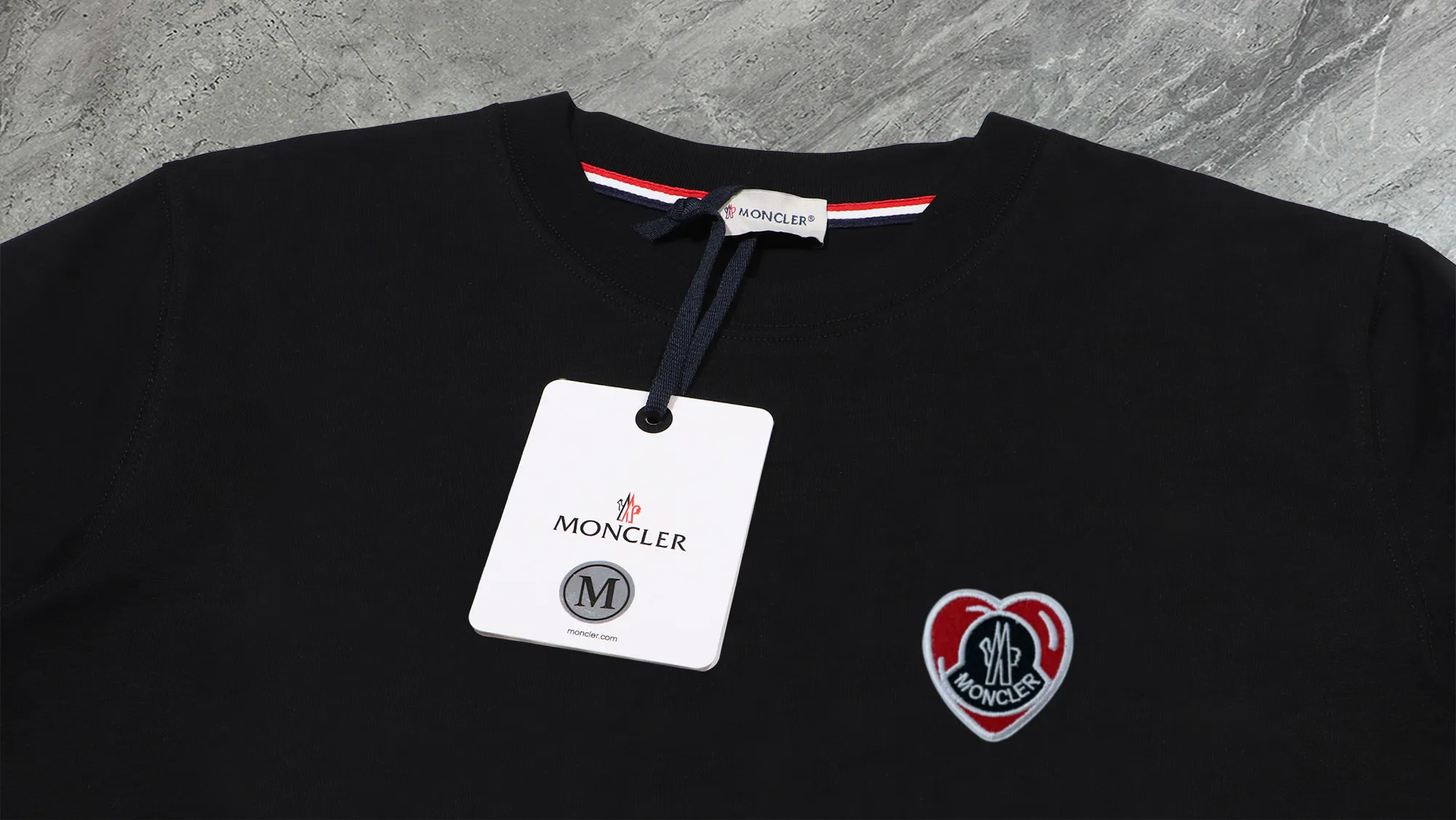 《 》 《Moncler~ 》2025New Arrival Quality T , Versatile Quality ！ ‼ 32 250G ‼ ， ， ， ， T 🤪 Sizes：S-M-L-XL-2XL ：Black，White， Same Style